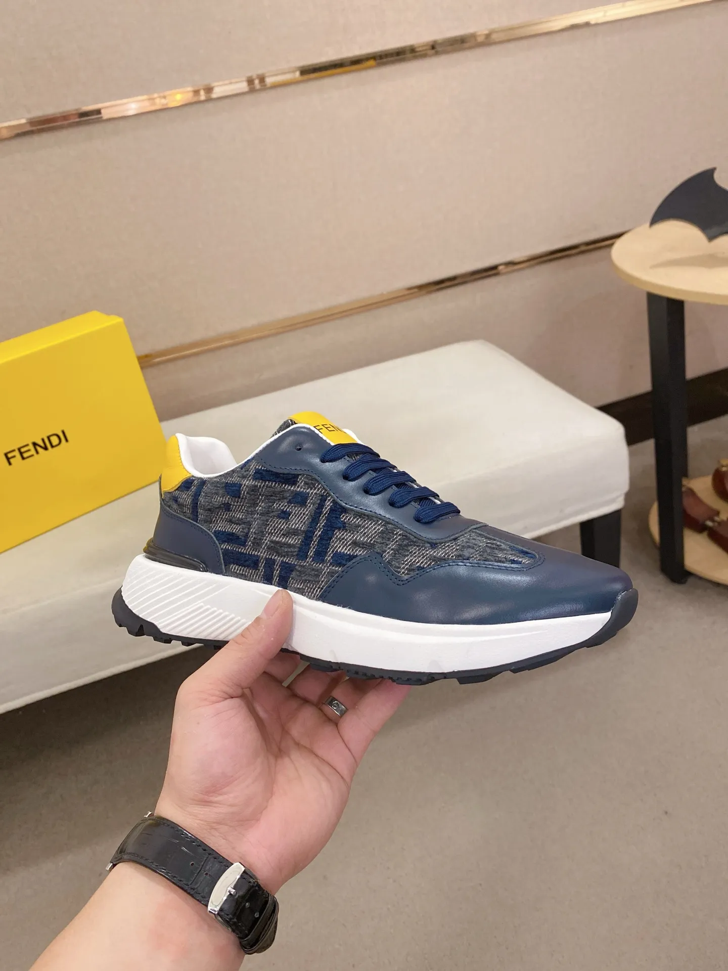Men's shoes 💰 462💰 (fendi) New style 👊🏻 upper 🇮🇹 imported cowhide fabric 🇩🇪 lining imported sheepskin lining. The original outsole is molded to highlight the identity of every man, and the upper foot is elegant and stable🚶🏻🚶🏻The high-end custom counters reproduce the original version📯No matter the wind or rain, the shoe last remains unchanged and can withstand the verification of time🔍️,🔵 Size: 38-44
